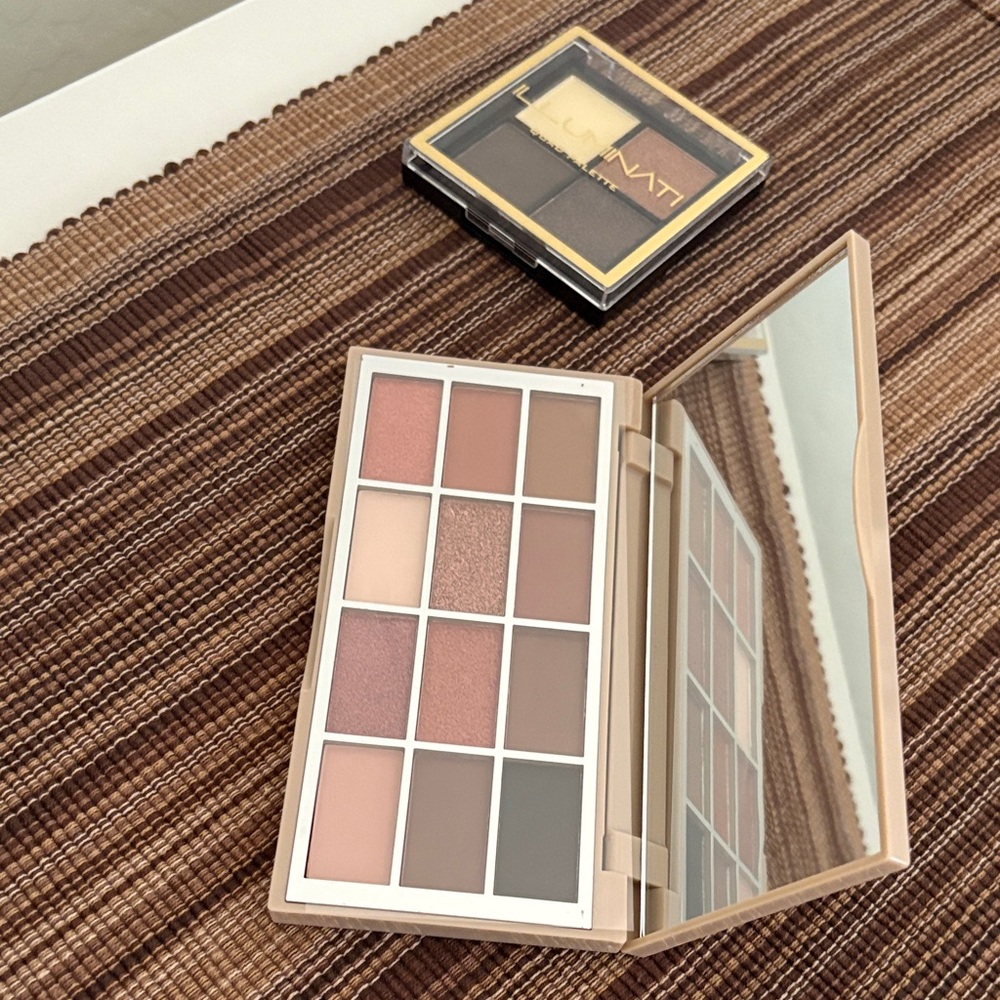 Luxurious‎ Matte and Shimmer Eyeshadow Palette